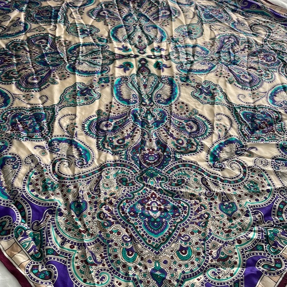 Oscar de la Renta 100% Silk Scarf Purple Paisley- 30" x 30" Made in Japan - Picture 8 of 10